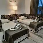 Hotel Azyl *
