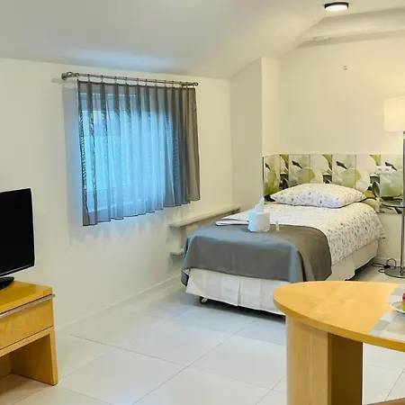 Azyl Ξενοδοχείο Λέγκνικα