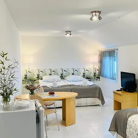 Ξενοδοχείο Azyl *