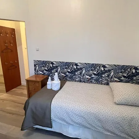 Azyl Ξενοδοχείο *