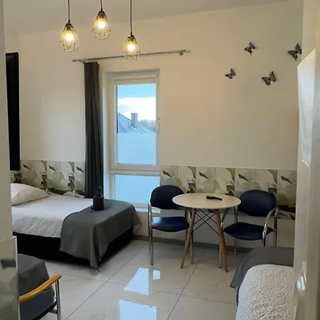 Azyl Ξενοδοχείο