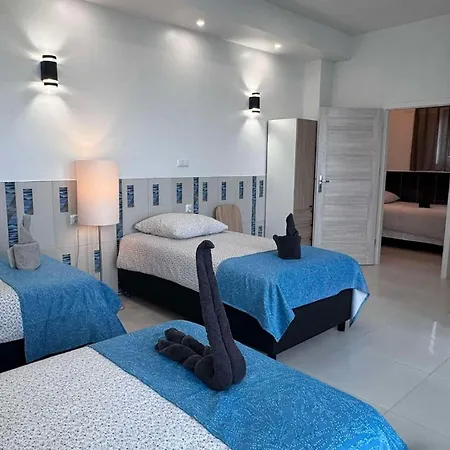 Hotel Azyl *