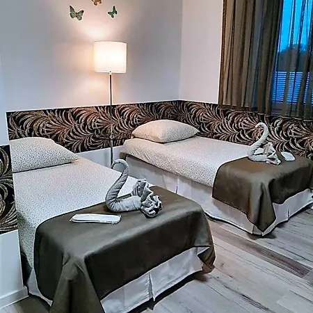 Azyl Hotel *