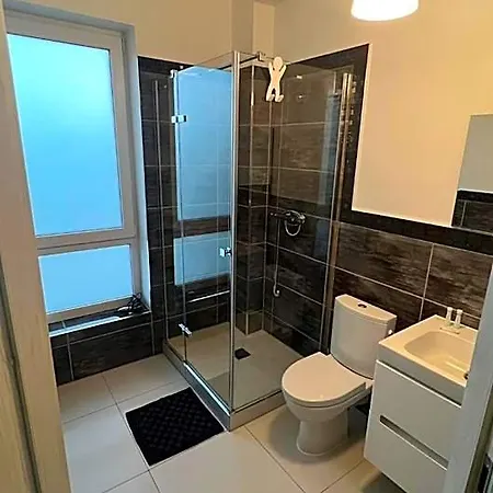 Azyl Hotel