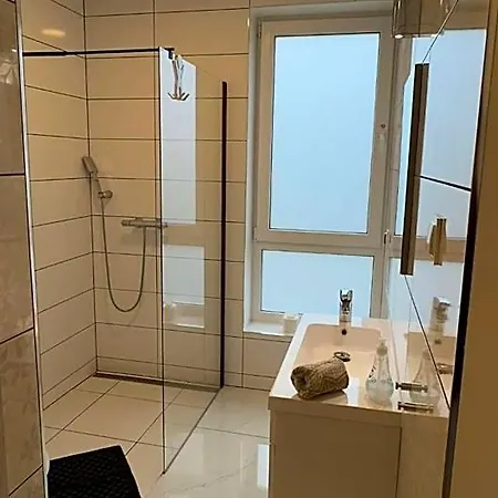 Hotel Azyl *