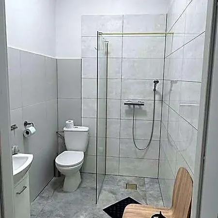 Hotel Azyl *